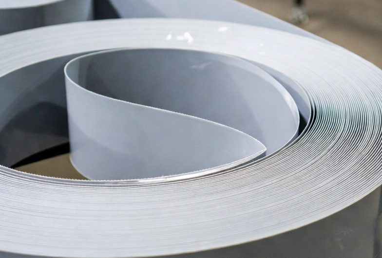 Производство конвейерных лент на фабрике и их преимущества