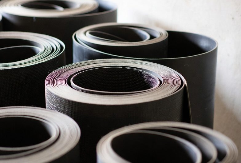 Преимущества и выбор транспортерных лент для промышленности